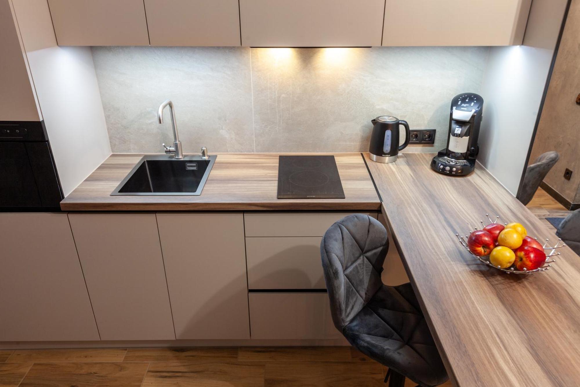 Royal Hot Jucuzzi Apartment Lviv Exterior foto
