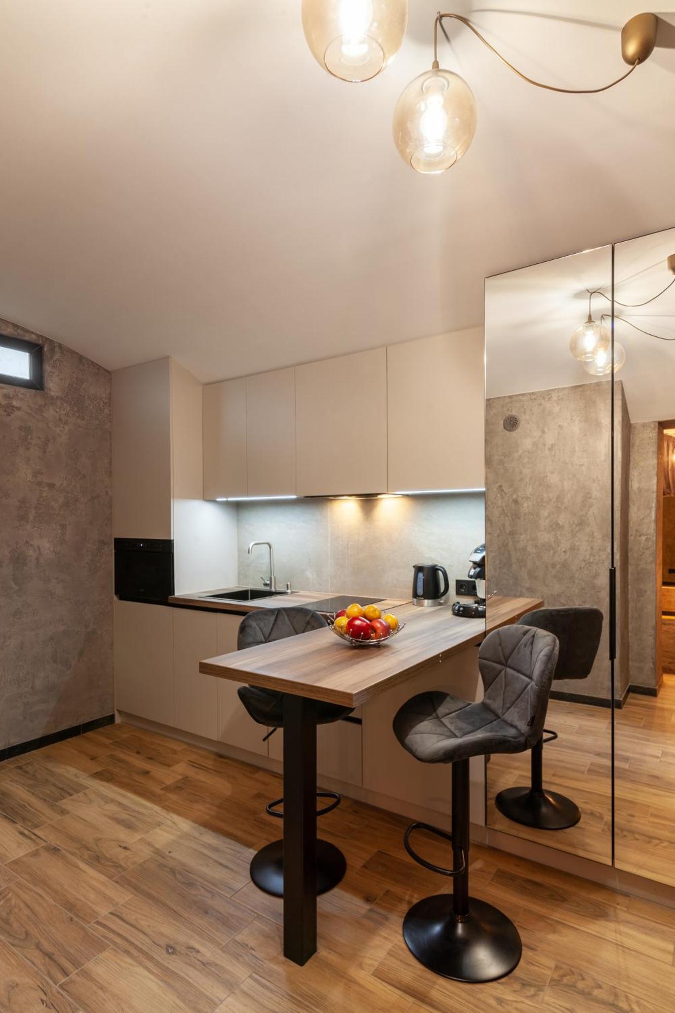 Royal Hot Jucuzzi Apartment Lviv Exterior foto